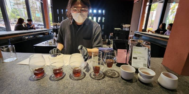 Coffee Omakase: Personalized Tasting and Craft Coffee Experiences